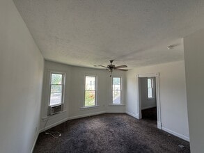 942 W Edwards St in Springfield, IL - Building Photo - Building Photo