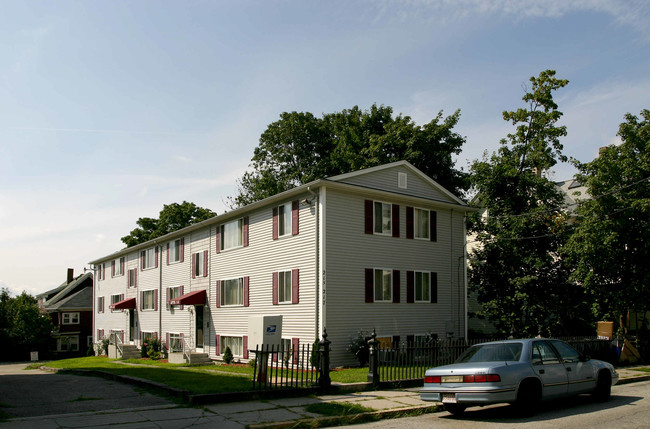 215-217 Whipple St in Fall River, MA - Foto de edificio - Building Photo