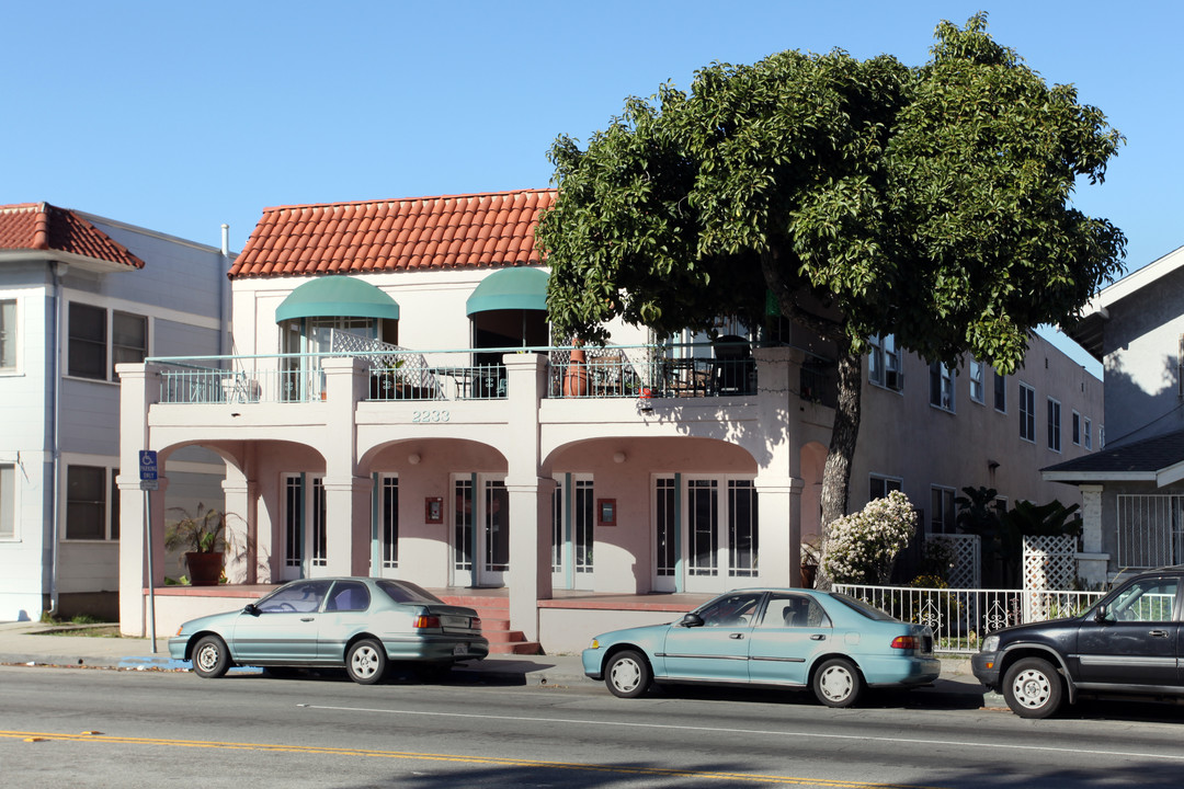 2233 E 7th St in Long Beach, CA - Foto de edificio