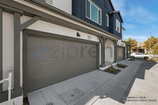 146 W Ft Bragg Pl in Mountain House, CA - Building Photo - Building Photo