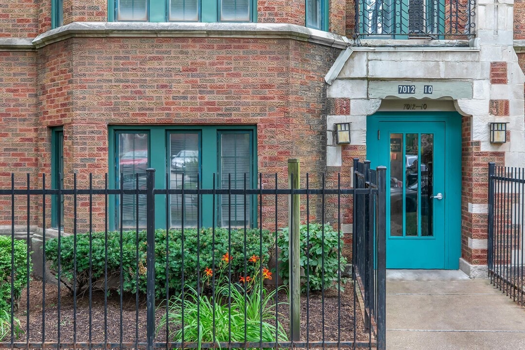 Highlands Tudor Manor - 55+ Community in Chicago, IL - Building Photo