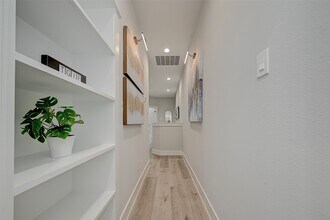 2105 Sam Wilson St in Houston, TX - Building Photo - Building Photo