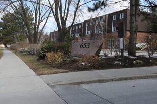653 Village Pky in Markham, ON - Building Photo