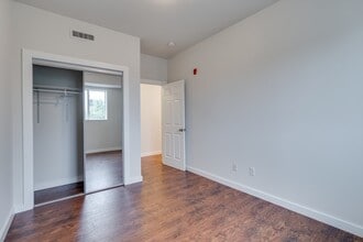 1324 N 17th St, Unit 2 in Philadelphia, PA - Building Photo - Building Photo