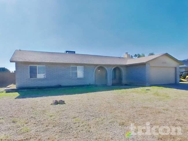 property at 4901 W Dahlia Dr