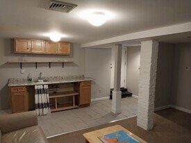7 Hillside Ave, Unit 2 in Everett, MA - Building Photo