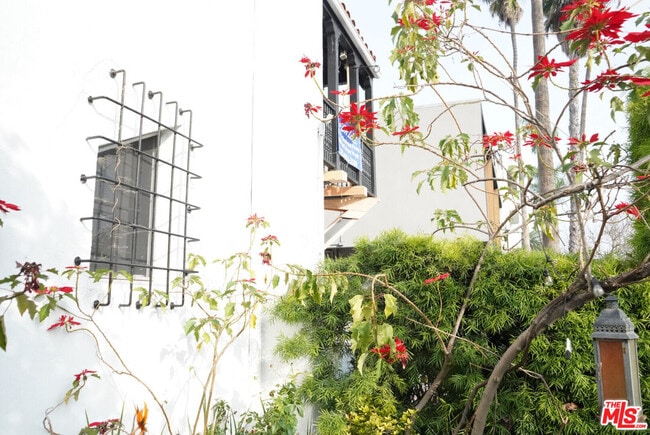 8361 Blackburn Ave in Los Angeles, CA - Building Photo - Building Photo