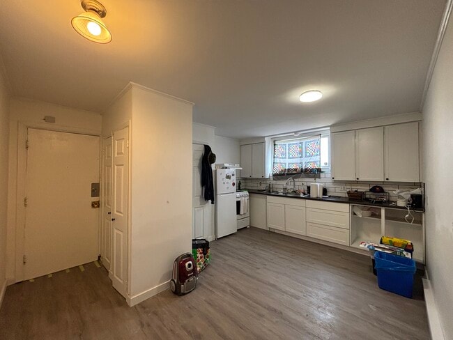 property at 208 Sunset Dr