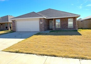 8429 10th Pl in Lubbock, TX - Building Photo