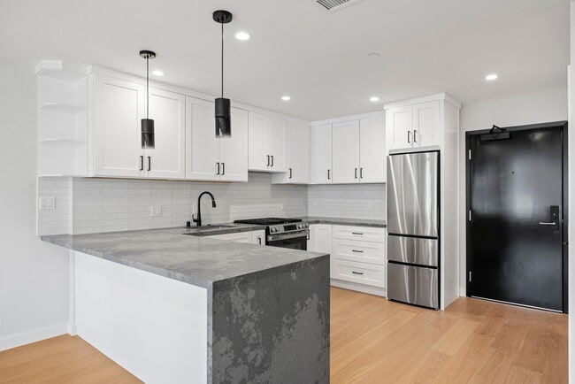 property at 693 Sutter St