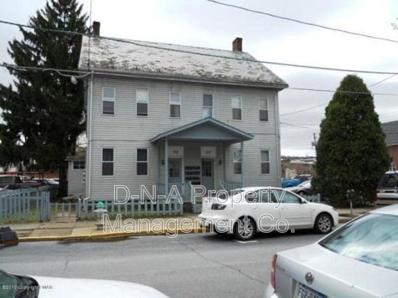 715 Monroe St in Stroudsburg, PA - Building Photo