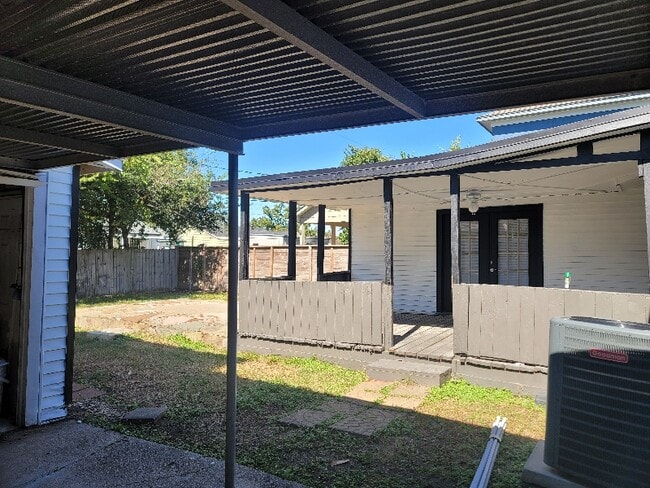 1112 Sunset Dr in Pasadena, TX - Building Photo - Building Photo