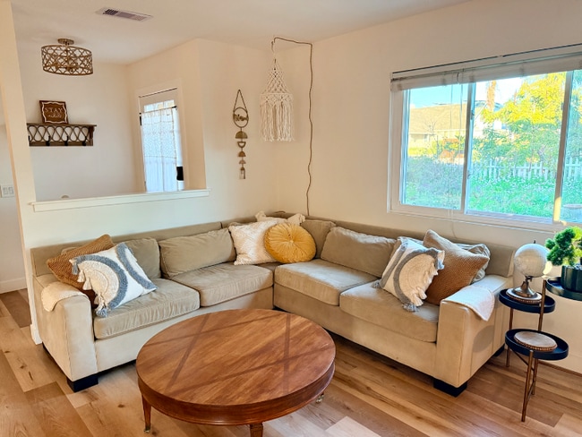 942 Ruby Dr, Unit A in Vista, CA - Foto de edificio - Building Photo