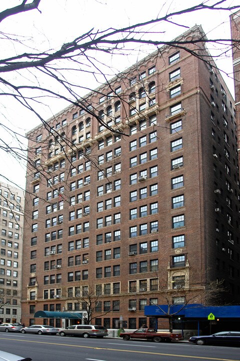 310 West End Ave in New York, NY - Building Photo