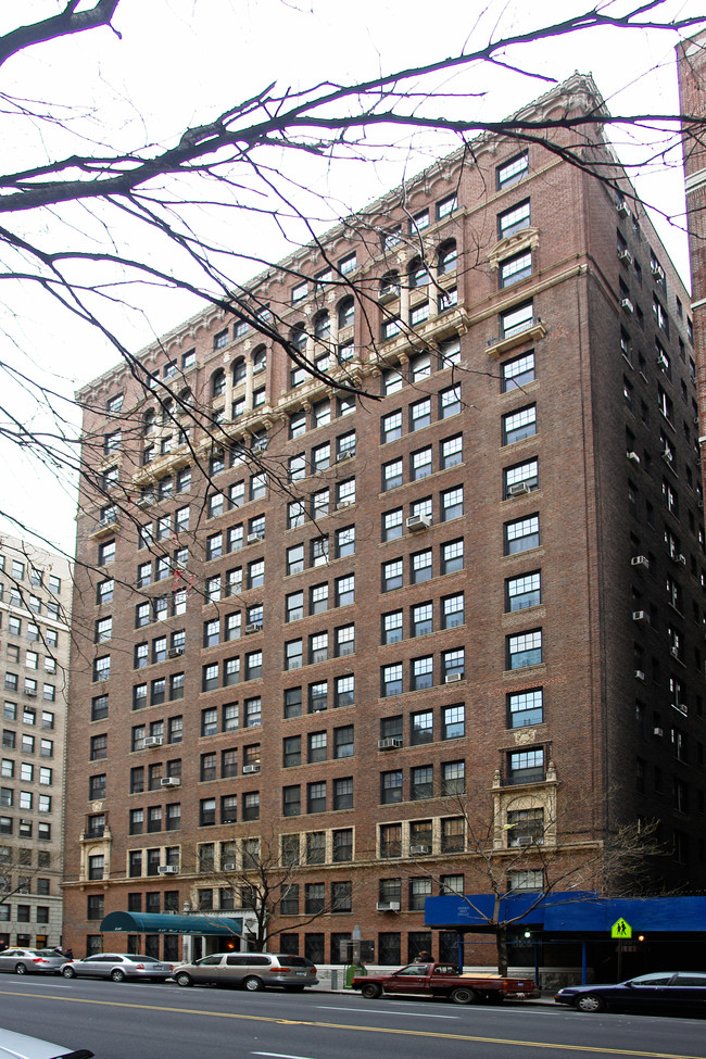 310 West End Ave in New York, NY - Building Photo - Building Photo