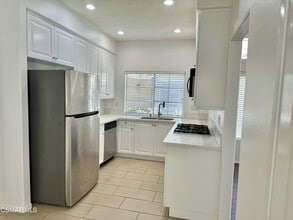 495 Novara Way in Oak Park, CA - Building Photo - Building Photo