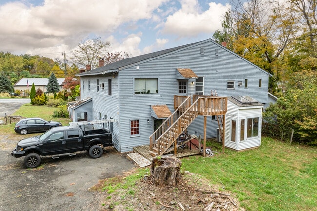 327 Kent Rd