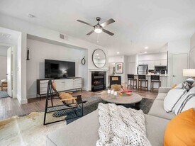 Pavilion Townplace Apartments in Dallas, TX - Building Photo