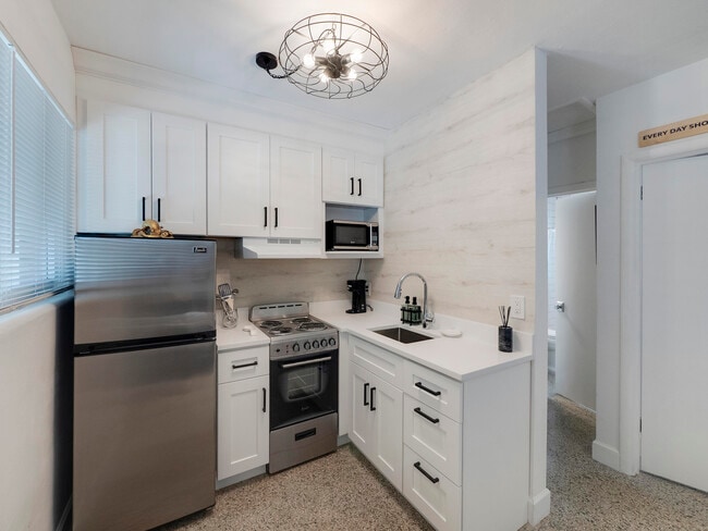 1258 Beach Rd in West Palm Beach, FL - Building Photo - Building Photo