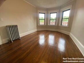 1857 Beacon St, Unit 3 in Brookline, MA - Building Photo - Building Photo