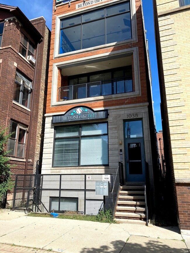 property at 1038 W Waveland Ave