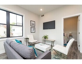 16 Laurel St-Unit -305 in Everett, MA - Building Photo - Building Photo