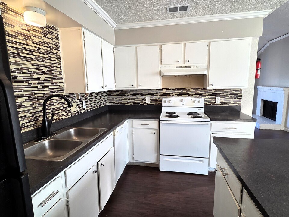 11515 Meadow Pines Ct in Stafford, TX - Foto de edificio