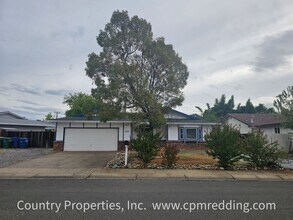 3320 Panorama Dr in Redding, CA - Building Photo - Building Photo