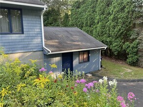 13 Valley Dr in Westerly, RI - Building Photo - Building Photo