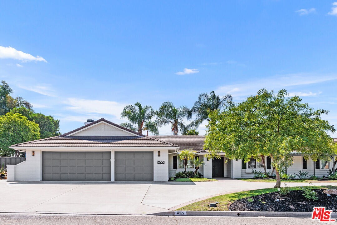 655 Calle Ladera in Escondido, CA - Building Photo