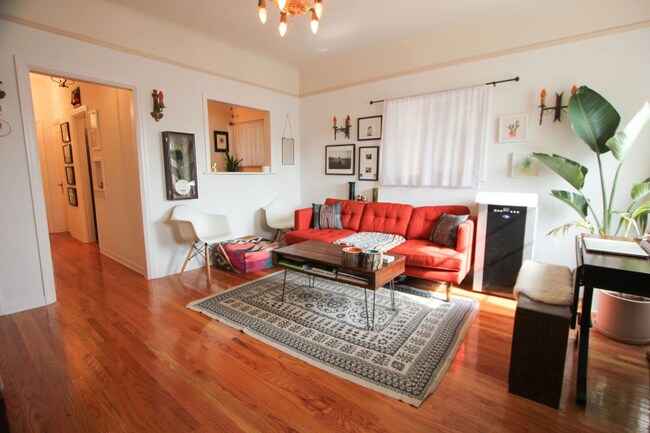 3360 Descanso Dr-Unit -3362 in Los Angeles, CA - Building Photo - Building Photo