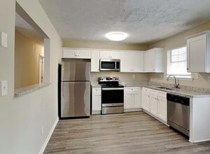 2887 Rockcliff Rd SE in Atlanta, GA - Building Photo - Building Photo