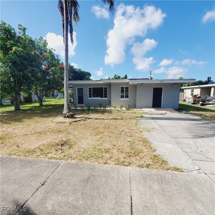 1858 Hanson St in Ft. Myers, FL - Foto de edificio