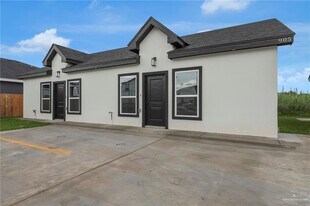 12 Crestview St in Weslaco, TX - Building Photo