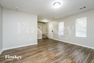 2007 Sandbrook Ct SW in Atlanta, GA - Foto de edificio - Building Photo