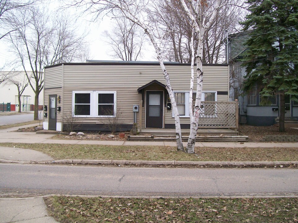 830 5th Ave SE in Minneapolis, MN - Foto de edificio