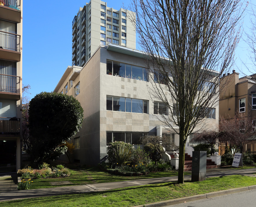 Corona Apartments in Vancouver, BC - Building Photo