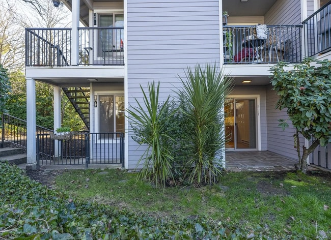 86 Kingsgate Rd in Lake Oswego, OR - Building Photo - Building Photo
