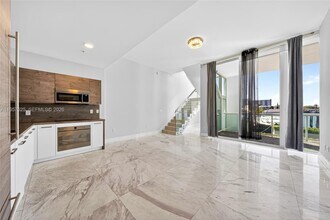 400 Sunny Isles Blvd in Sunny Isles Beach, FL - Building Photo - Building Photo