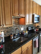 1331 Chetworth Ct in Alexandria, VA - Foto de edificio - Building Photo