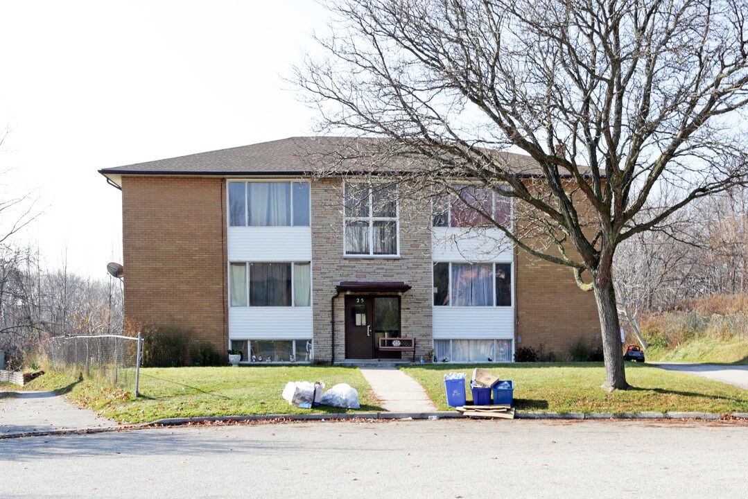19 Balfour Pl in London, ON - Building Photo