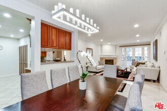 11755 Montana Ave in Los Angeles, CA - Foto de edificio - Building Photo