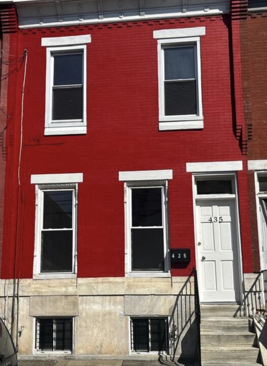 435 McKean St in Philadelphia, PA - Building Photo