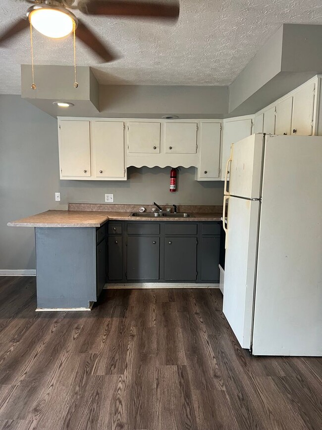 430 Country Ln Dr in Greenville, KY - Building Photo - Building Photo