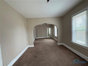 1614 Pinewood Ave in Toledo, OH - Building Photo - Building Photo