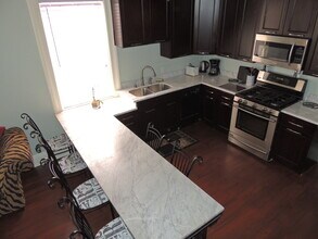 1013 Touro St in New Orleans, LA - Foto de edificio - Building Photo