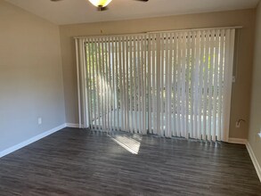 4915 Donnybrook Ave in Jacksonville, FL - Building Photo - Building Photo