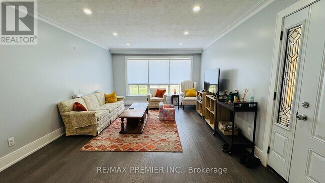 102 Northover St in Toronto, ON - Building Photo - Building Photo