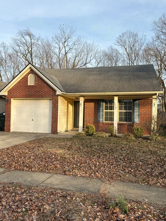 2412 Prescott Ln in Lexington, KY - Building Photo