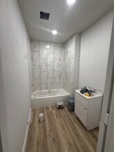 7021 Canal St in Houston, TX - Building Photo - Building Photo